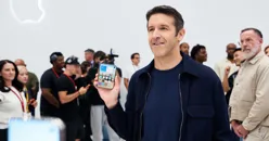 Rapora göre Apple’ın CEO’su John Ternus, tasarım ekiplerinde daha bilfiil rol alıyor