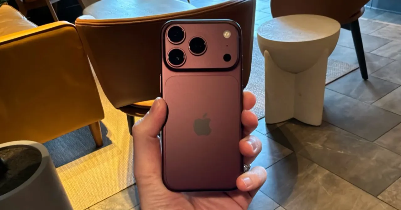 EE, iPhone Handoff özelliğine ilişkin fiyatlandırma detaylarını İngiltere'deki müşterilere açıkladı.