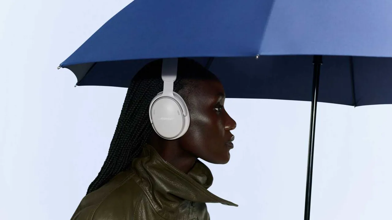A promotional image of the Bose QuietComfort Headphones (Gen 2)