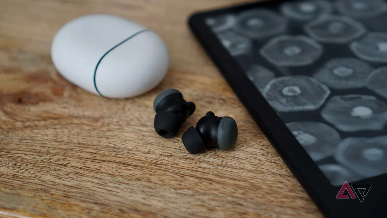 Standart kulak uçlarıyla Google Pixel Buds Pro 2