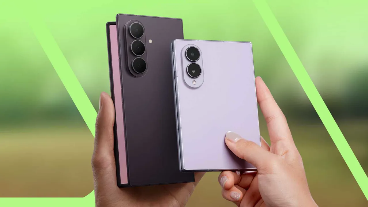 Yan yana gösterilen Samsung Galaxy Z Fold 8 ve Z Fold 8 Ultra
