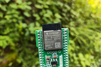 Fareyle kontrol edilen açık kaynaklı ESP32 masaüstü ortamı terminalde çalışıyor