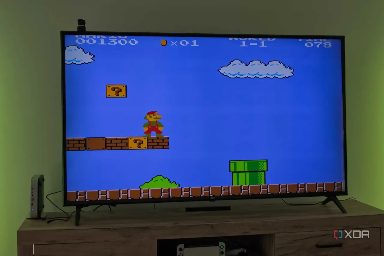 Super Mario Bros. oyununun 16:9 en boyut oranında ve aşırı tarama etkin biçimde gösterildiği televizyon
