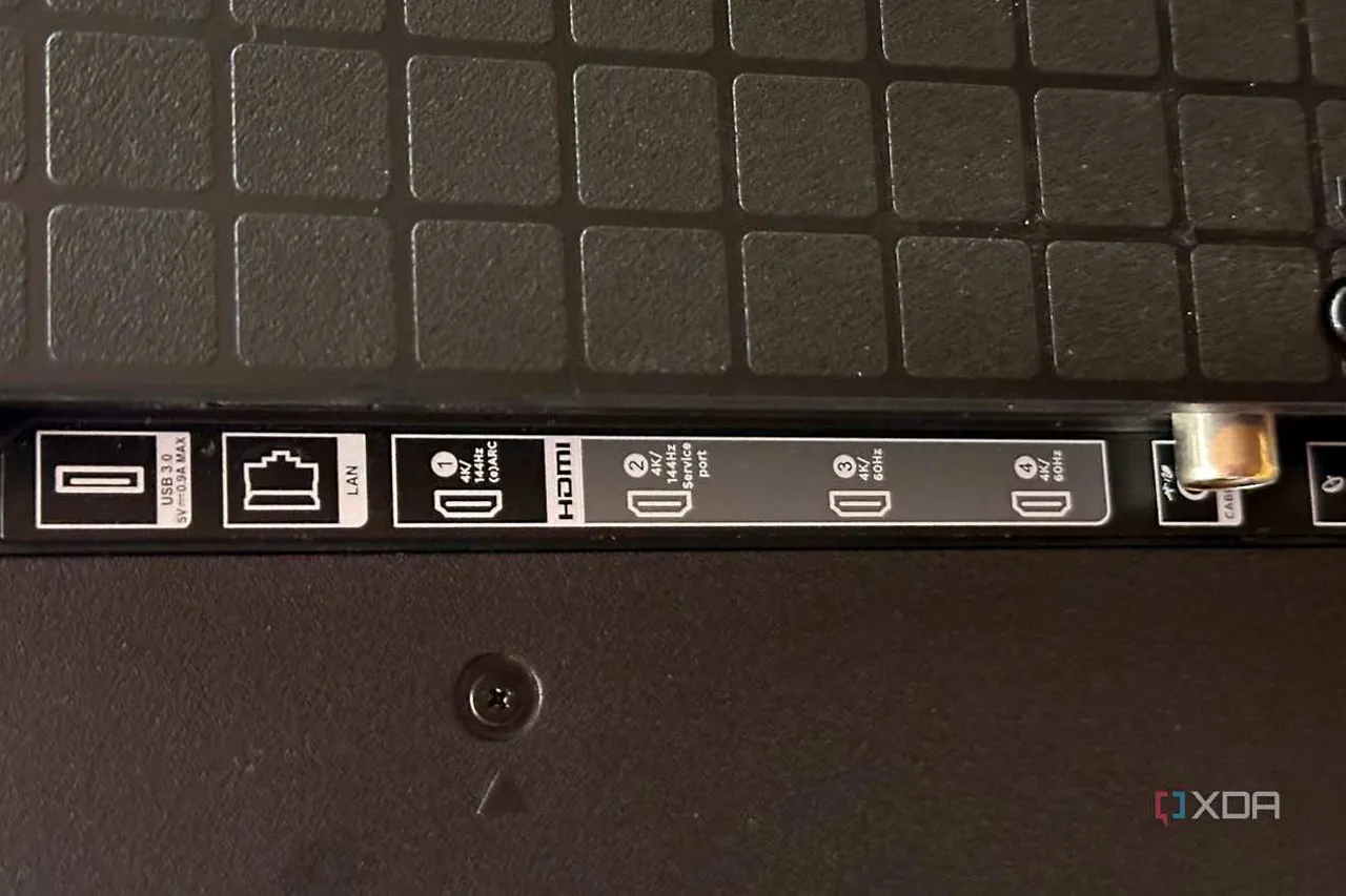 tv-back-panel-ports-labels