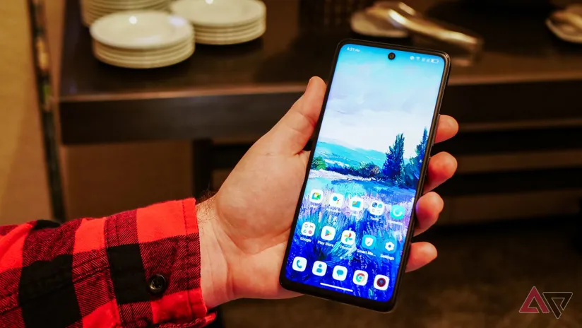 TCL’in 200 dolarlık NXTPAPER 5G telefonu hem gözler için konforlu hem de bütçeye dost