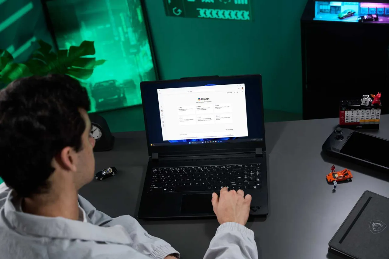 Man using the MSI Cyborg 15 C13Q-laptop, display view