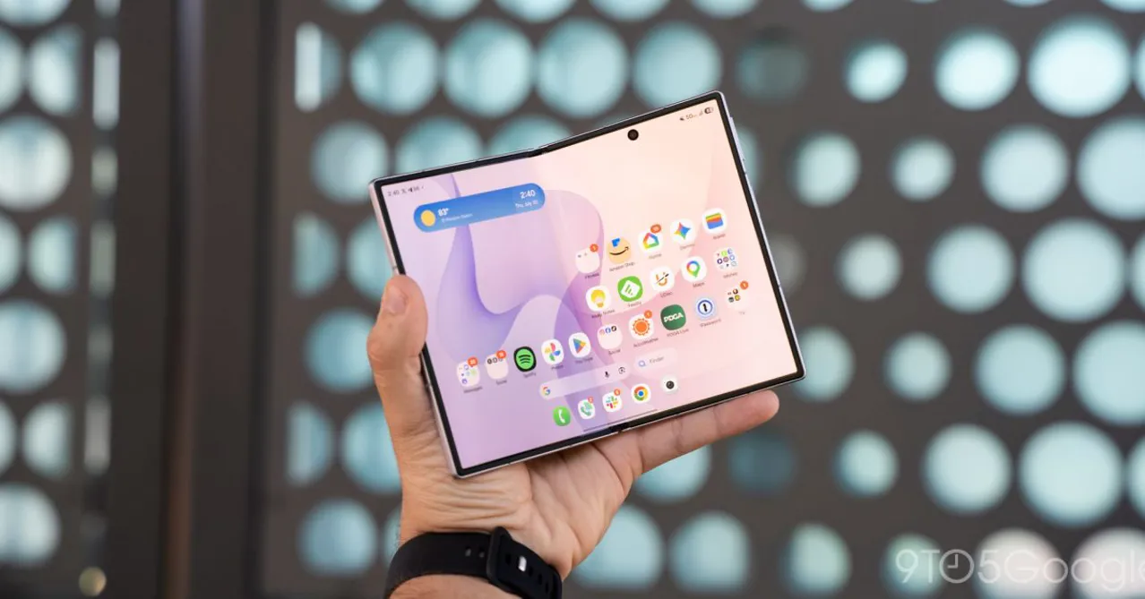 Galaxy Z Fold 8, iPhone Duo ekranları çatlarak hâlâ 200 dolar indirimli
