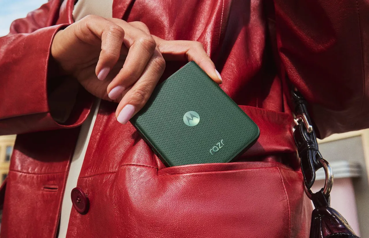 Motorola Razr Plus, 2026'nın en göz ardı edilen katlanabilir telefonu olabilir; artık T-Mobile'da ücretsiz