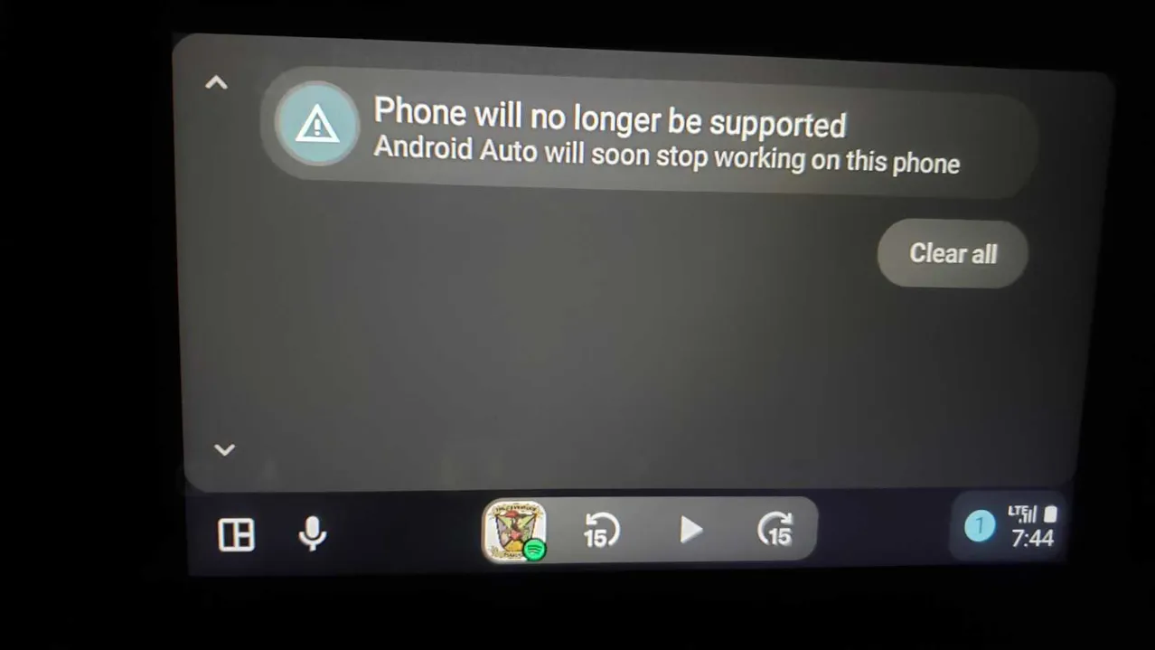 A message on Android Auto announcing the end of support.