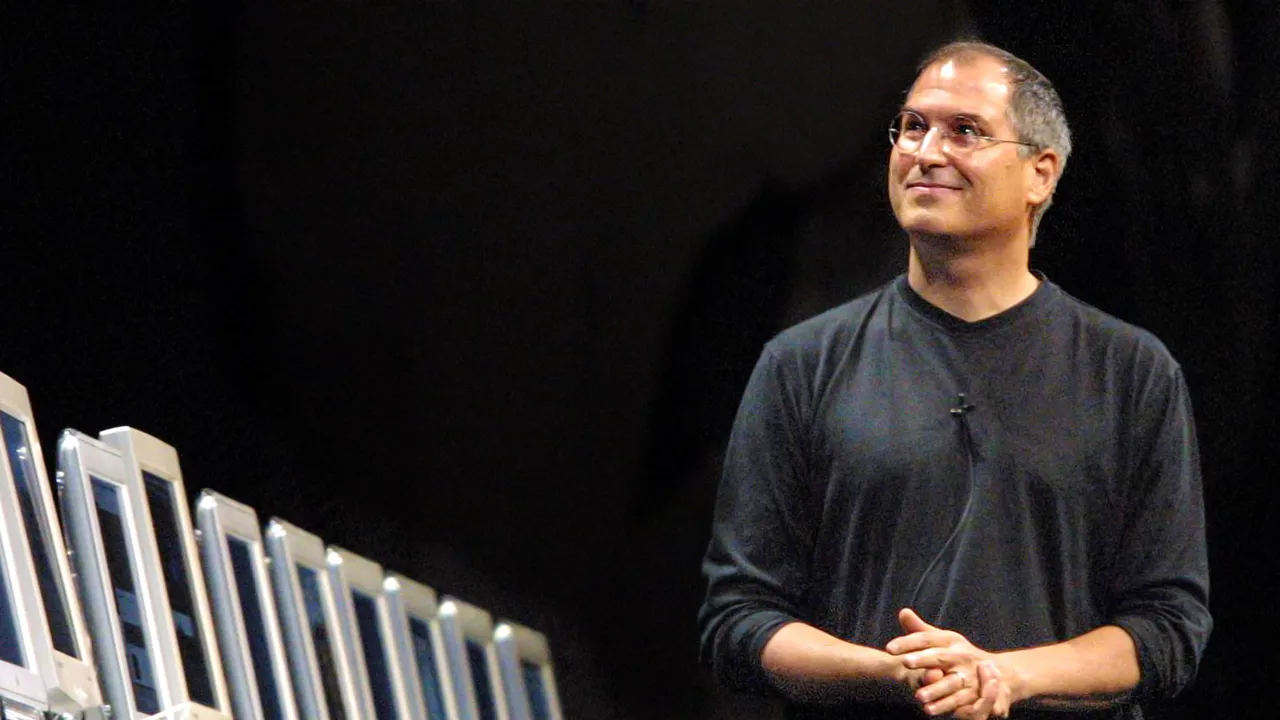 Steve Jobs, Apple CEO'su, 18 Temmuz 2001'de New York'taki Macworld Konferansı'nda.