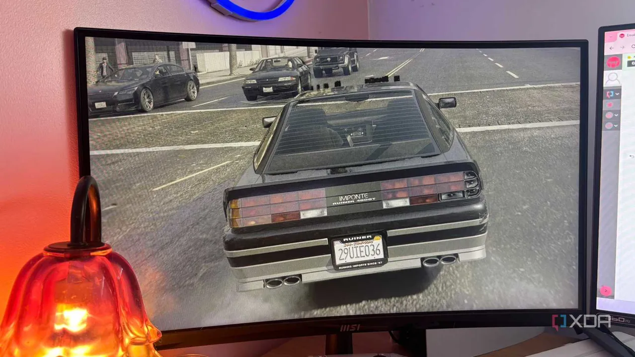 RTX 4080 üzerinde DLSS 5 ile bir otomobilin çatısında görsel artefaktlar