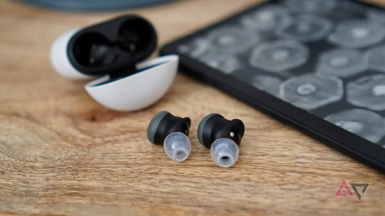 SpinFit Omni kulak uçlarıyla Google Pixel Buds Pro 2