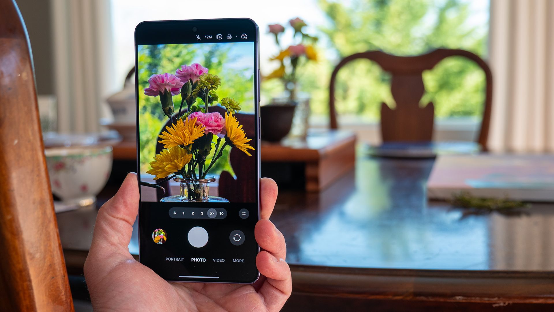 Samsung Galaxy S26 Ultra ile 5x zoomda çiçek fotoğrafı çekimi