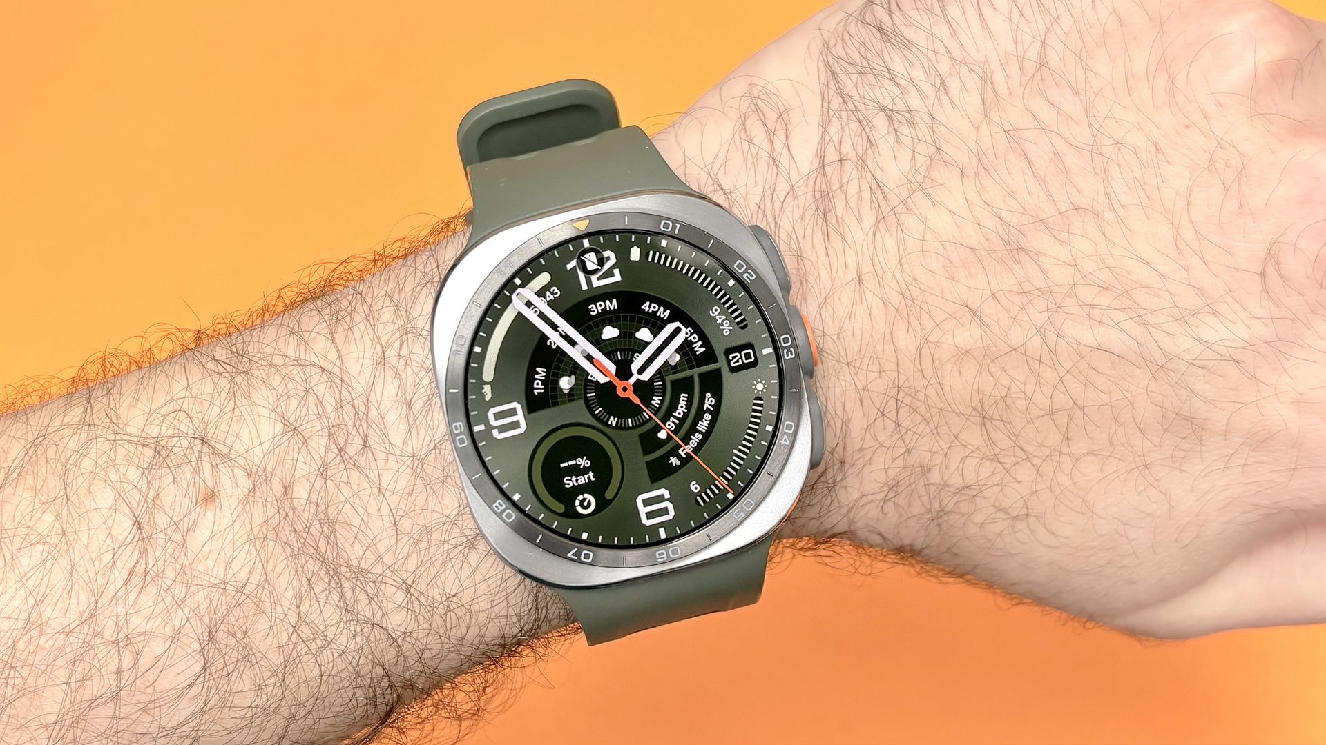 Samsung Galaxy Watch Ultra 2 akıllı saatine yakın bakış